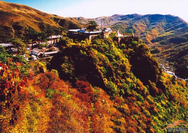 妙峰山赏红叶 一览众山小的秋季美景